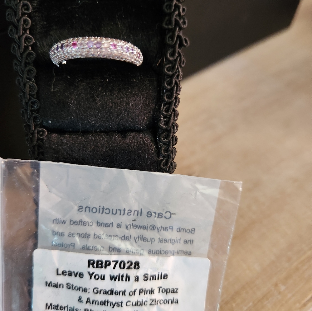 Bomb party ring "Leave you with a smile"